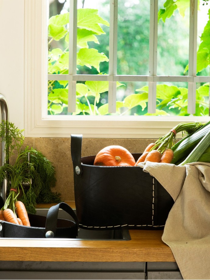 2 GIANT BALCONY PLANTERS · Recycled tire