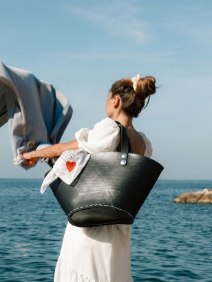 Large tote bag made from recycled tires - Handcrafted decoration | Tadé