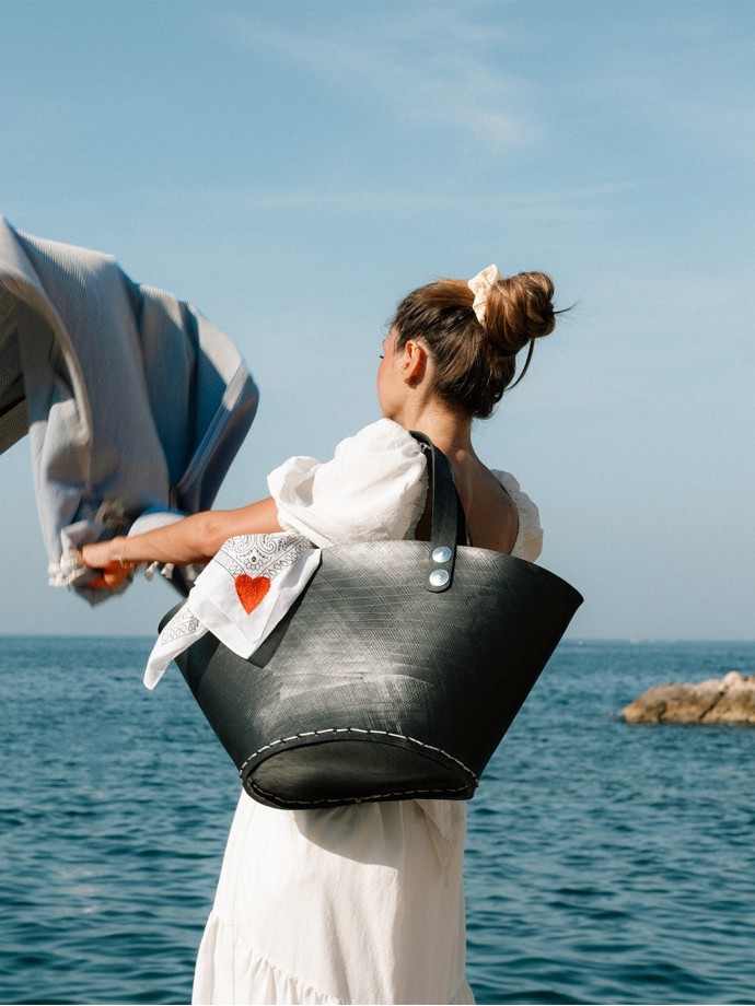 Large tote bag made from recycled tires - Handcrafted decoration | Tadé