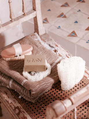 Loofah exfoliating sponge - Bath accessory | Tadé