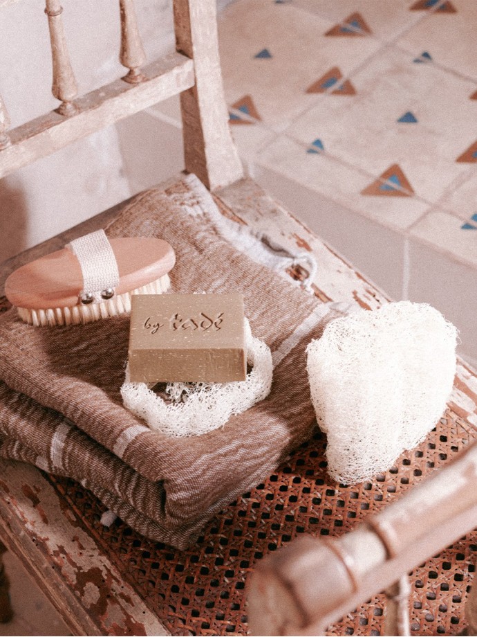 Loofah exfoliating sponge - Bath accessory | Tadé