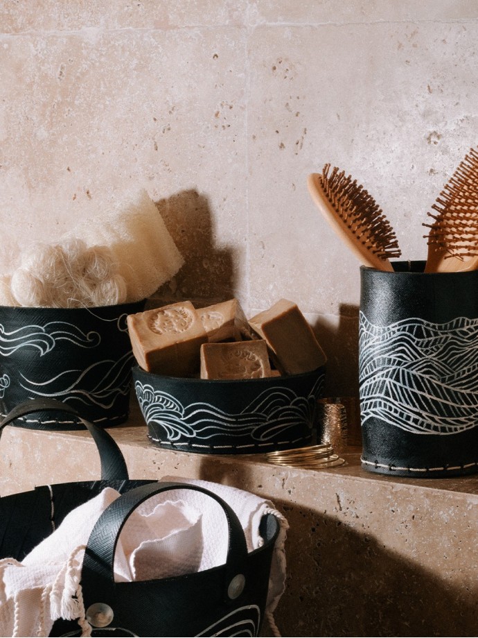 Loofah exfoliating sponge - Bath accessory | Tadé