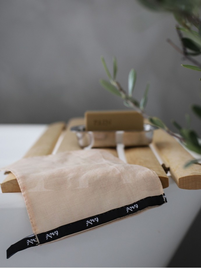Natural Silk Exfoliating Glove by Tadé | Gentle Exfoliation for Face & Body