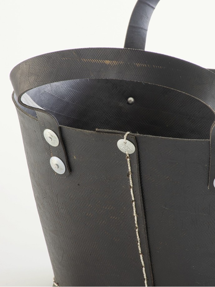 OVAL BAG · Recycled tire