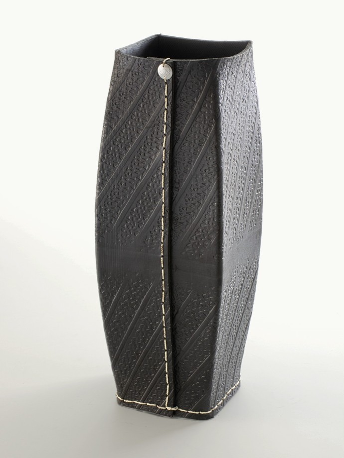 SQUARE UMBRELLA STAND · Recycled tire