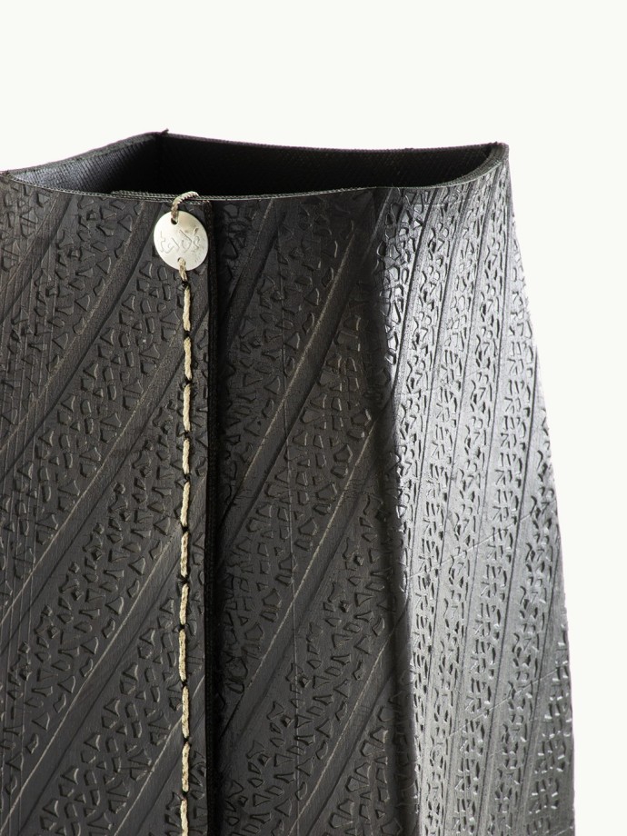 SQUARE UMBRELLA STAND · Recycled tire