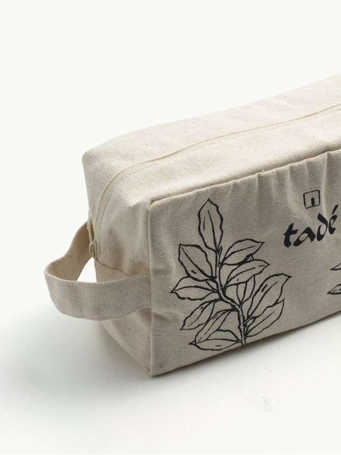 TRAVEL KIT · by Tadé