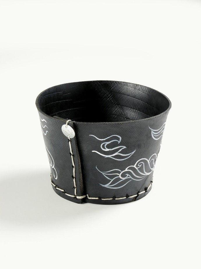 RECYCLED TIRE POT TADÉ WITH DRAWING