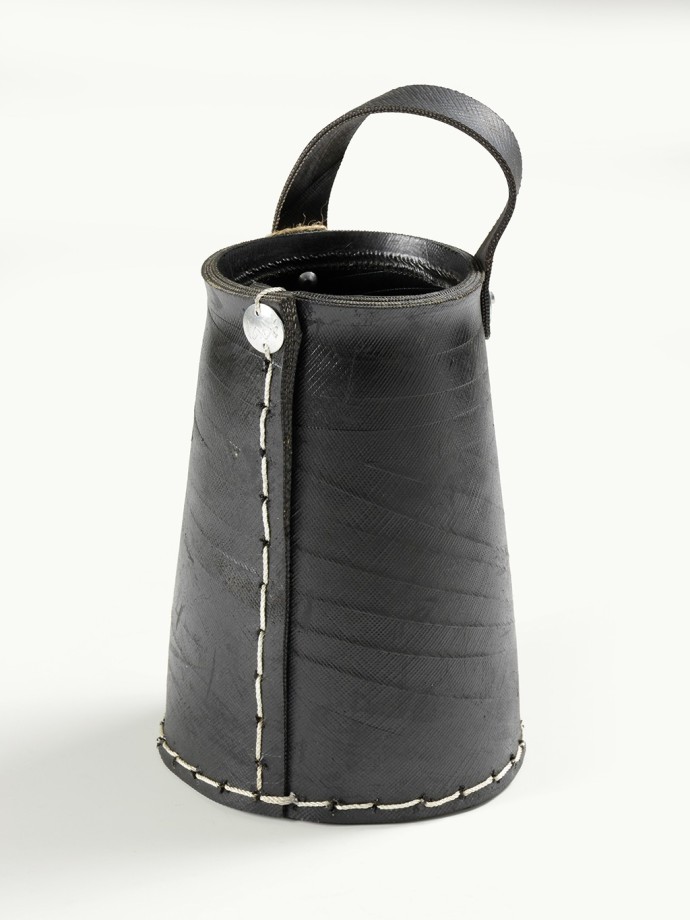 RECYCLED TIRE BASKET TADÉ, WITH HANDLE