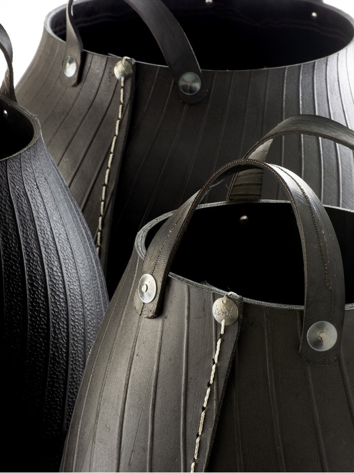 3 LARGE GIGOGNES JARS · Recycled tire