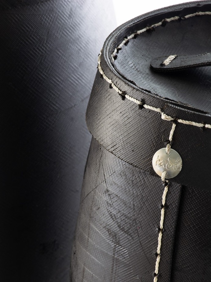 2 LARGE BASKETS WITH LIDS · Recycled tire