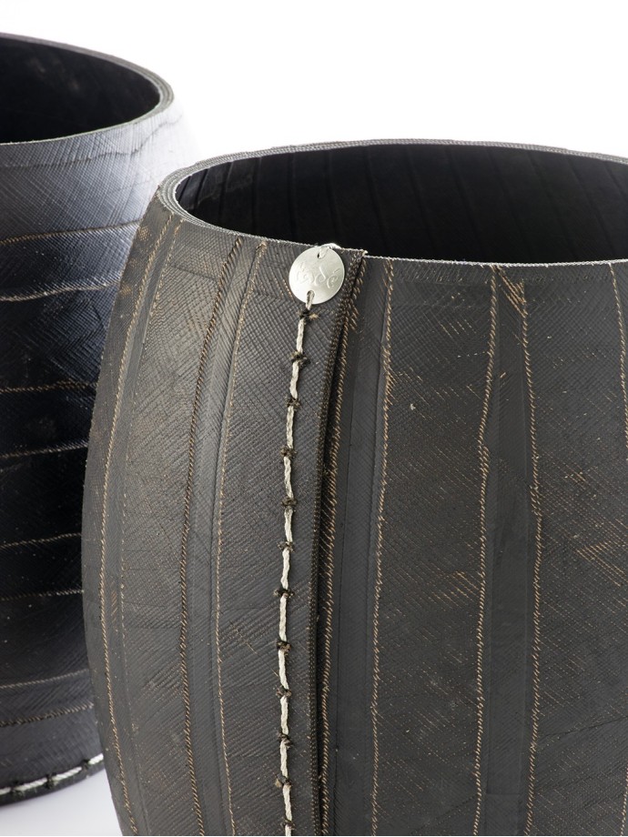 2 NESTING ZEBRA BASKETS · Recycled tire