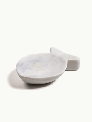 White Marble Fish-Shaped Tray - Elegant and minimalist soap dish tray, 6 × 15 cm, chic and practical.