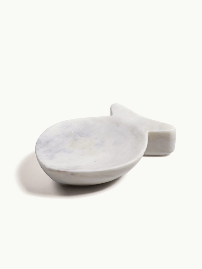 White Marble Fish-Shaped Tray - Elegant and minimalist soap dish tray, 6 × 15 cm, chic and practical.