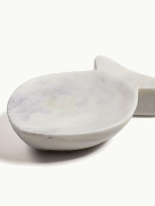 White Marble Fish-Shaped Tray - Elegant and minimalist soap dish tray, 6 × 15 cm, chic and practical.