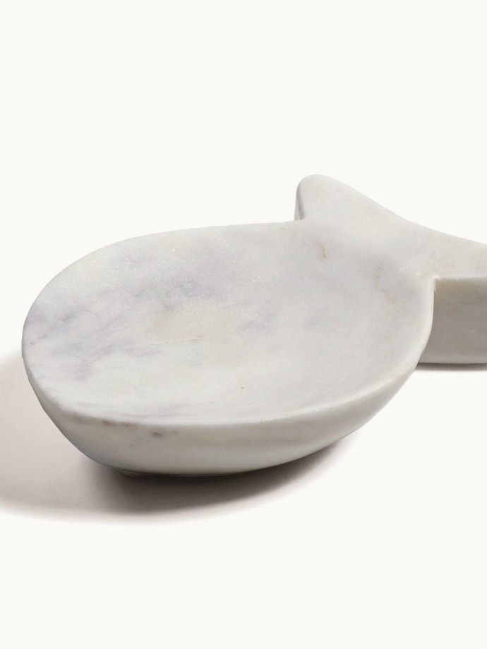White Marble Fish-Shaped Tray - Elegant and minimalist soap dish tray, 6 × 15 cm, chic and practical.