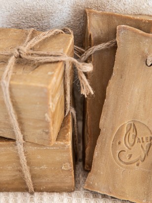 SAVON D'ALEP TRANCHE · Tadé Home
