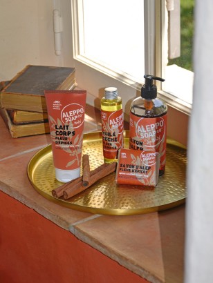 Body Milk Spicy Flower - Natural moisturizer, nourishes and softens dry skin thanks to organic shea butter and vegetable oils.