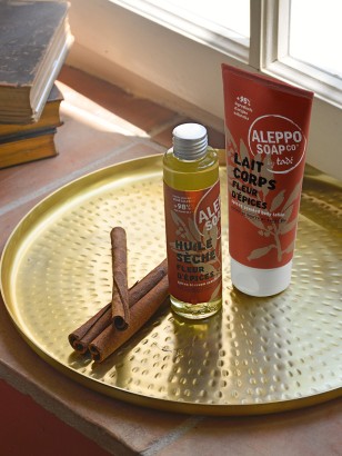 Body Milk Spicy Flower - Natural moisturizer, nourishes and softens dry skin thanks to organic shea butter and vegetable oils.