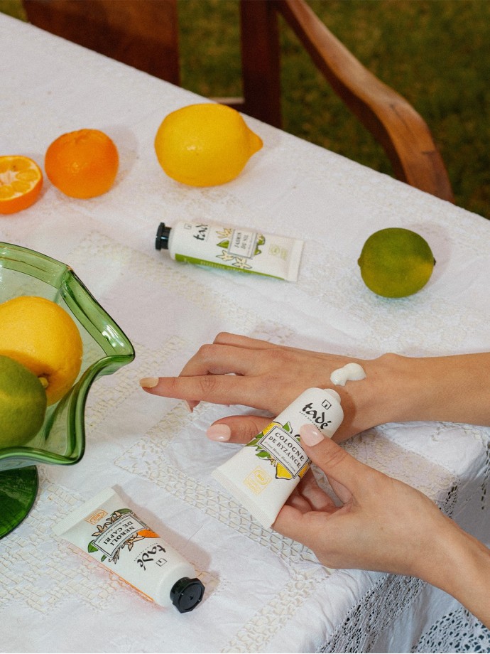 CRÈME MAINS CERTIFIÉE BIO · Essence de Mer Morte