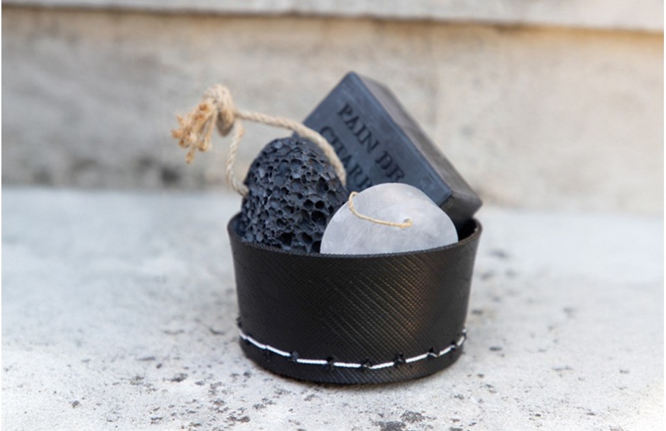 Pierre ponce et produit exfoliant | Tadé.fr