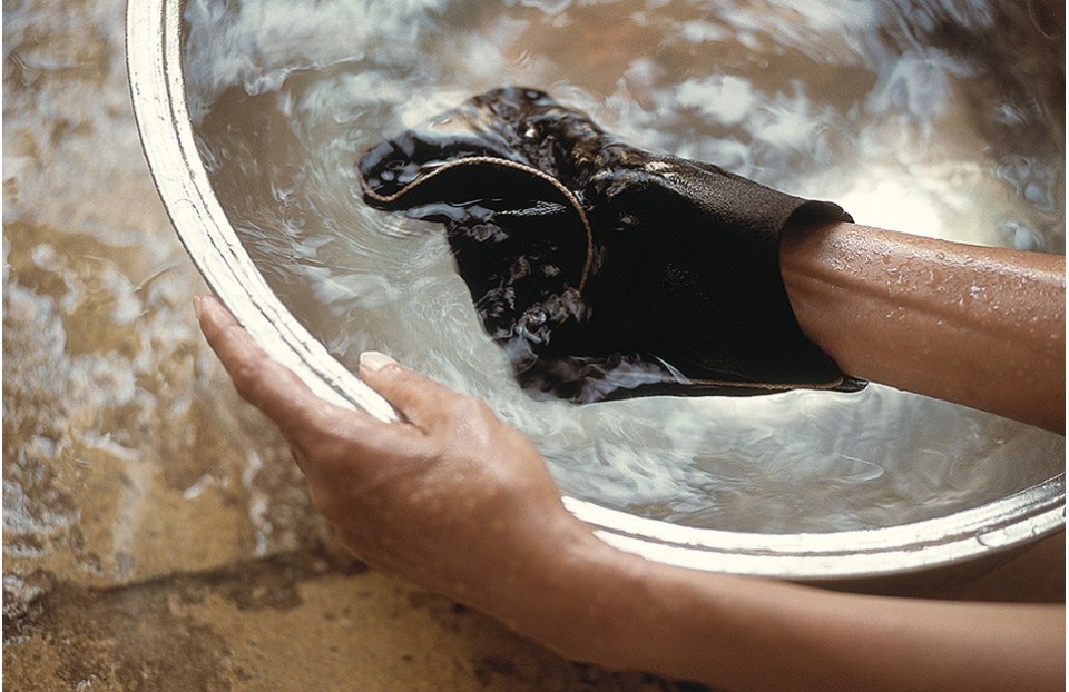 Natural shower gloves for gentle exfoliation | Tadé