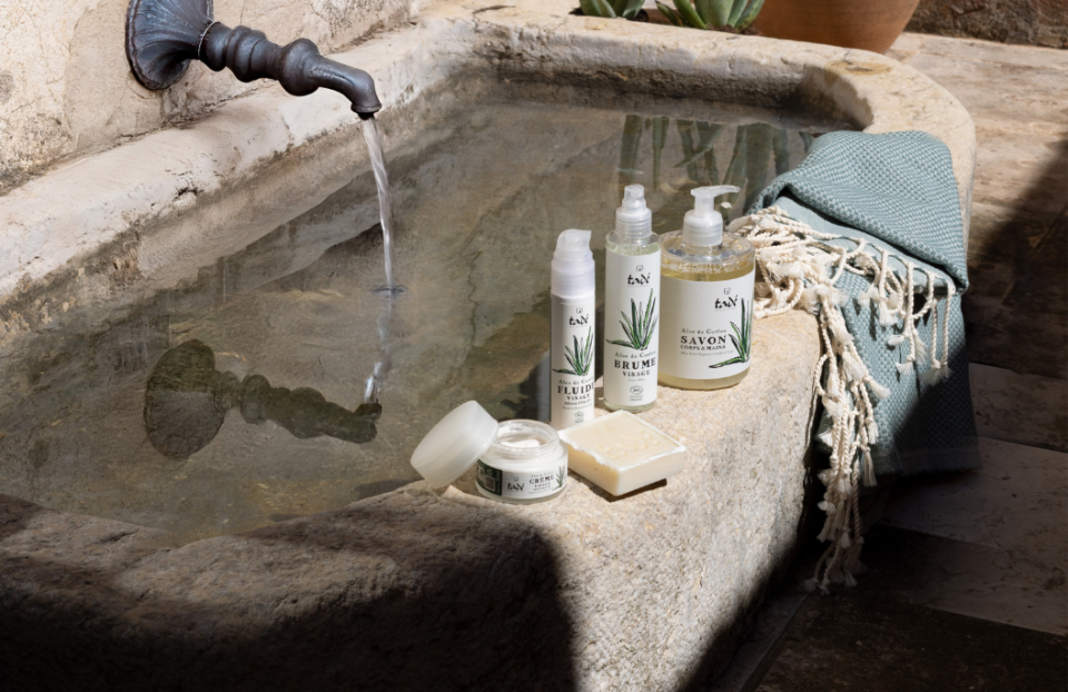 Hydrating and soothing face mist for daily care | Tadé